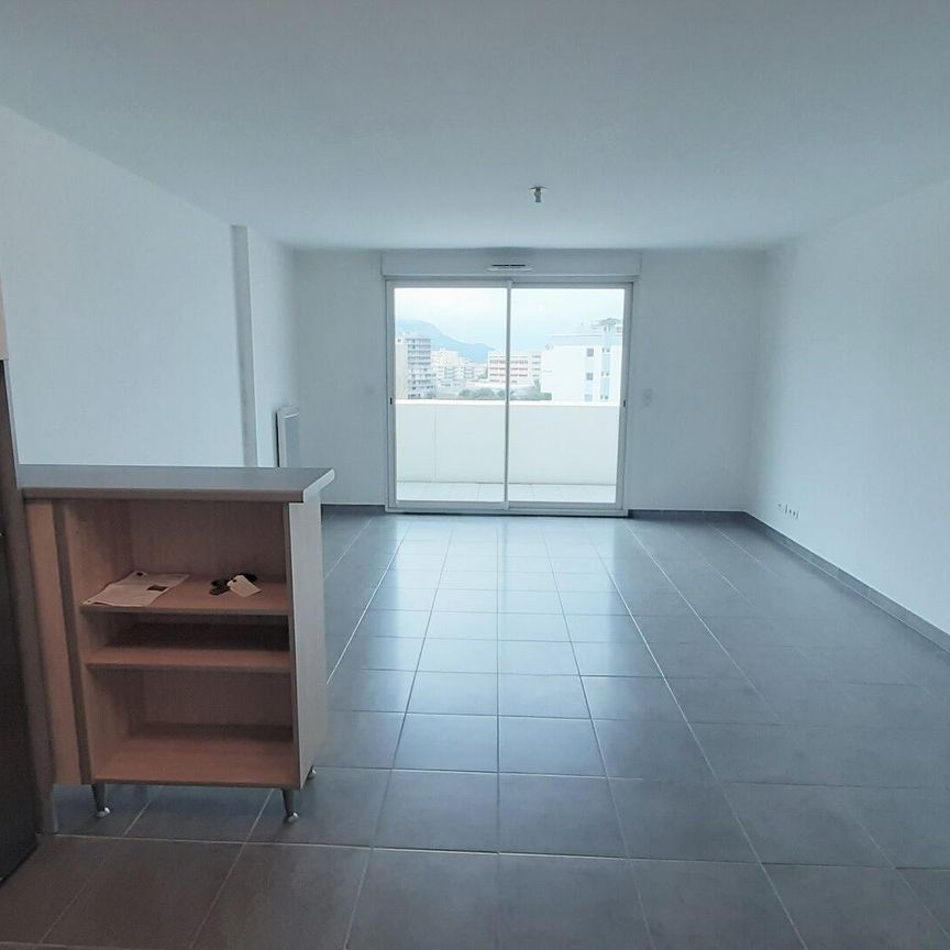 location Appartement T3 DE 65.3m² À MARSEILLE - Photo 1
