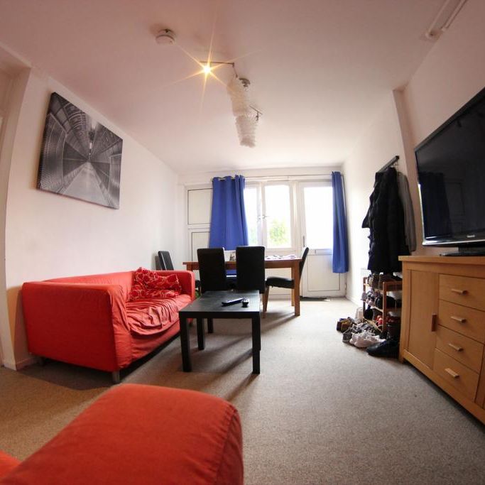 1 bedroom in a flat share to rent - Photo 1