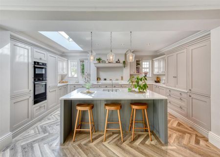 4 bedroom detached house to rent - Photo 2