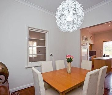 3 Bedroom 1 Bathroom House in Bedford - Photo 6