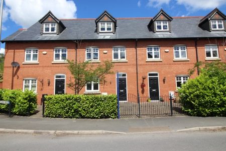 3 Bedroom Town House - Photo 2