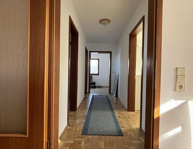 Möblierte 2 Zimmer-DG-Wohnung im 3-FH - Foto 1