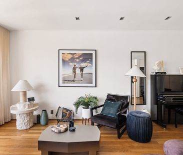 Architect-designed north-facing home with city outlooks - Photo 2