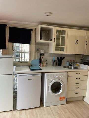 Top floor Craven Street, WC2N, London - Photo 5