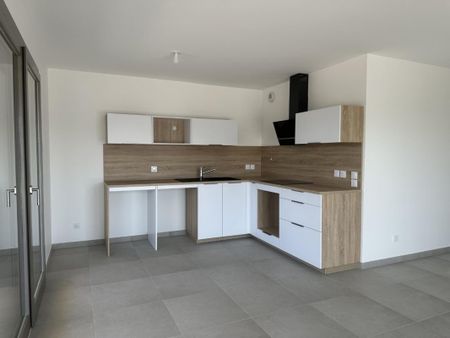 Location Appartement 4 pièces 92m² ANNECY 74370 - Photo 2