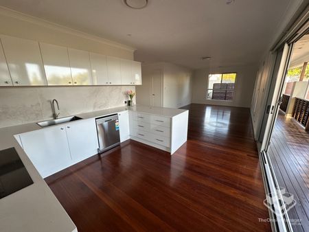 Charming Two-Bedroom Home in a Peaceful Wakerley - Photo 4
