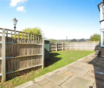 The Chase, Upminster, RM14 - Photo 2