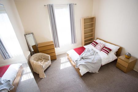 7 bedroom house of multiple occupation to rent - Photo 3