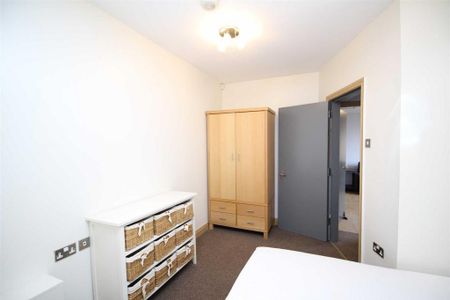 2 bedroom ground floor flat to rent - Photo 2