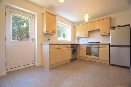 2 bedroom semi-detached house to rent - Photo 4