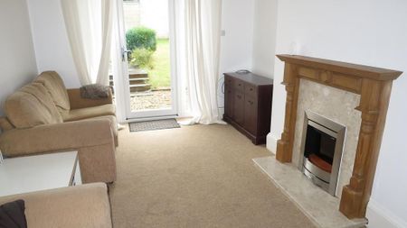 5 bedroom detached house to rent - Photo 2