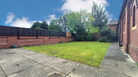 5 bedroom detached house to rent - Photo 3