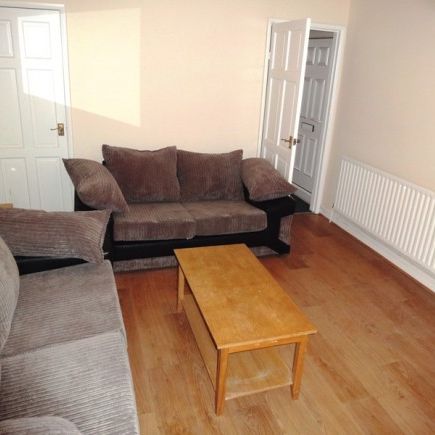 4 Bedroom Property - Photo 1