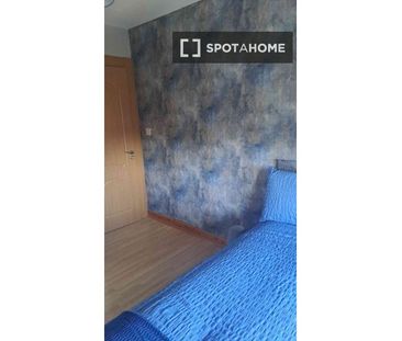 Room in shared 4-bedroom flat for rent in Drumfinn, Dublin - Photo 3