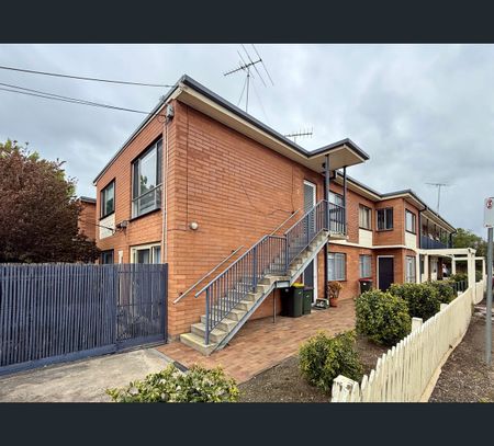 3/21 Noble Street, Newtown, Vic 3220 - Photo 3