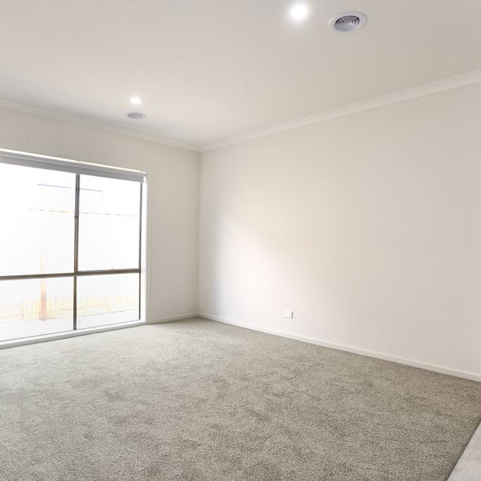 This home truly enjoys the best the Surf Coast and the City has to offer. - Photo 1