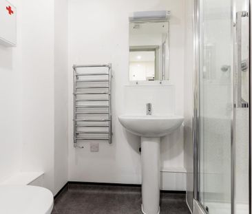 1 bedroom in a house share to rent - Photo 5