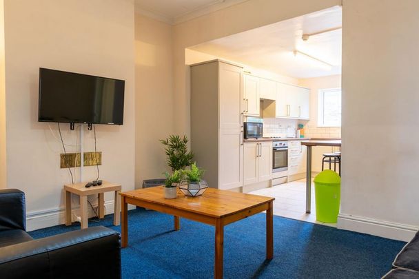 5 bedroom house to rent - Photo 1