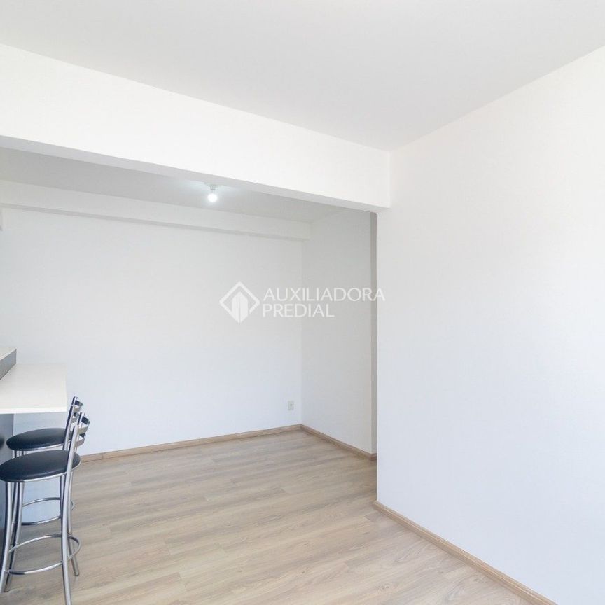 Apartamento com 2 quartos e 55m² para alugar em Menino Deus, Porto Alegre. - Photo 1