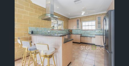 Outstanding Family Living - Photo 4