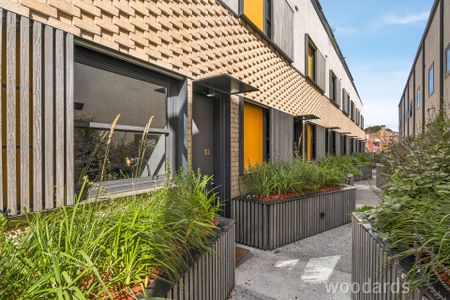 Stunning 4-Level Townhouse in Near-New Brunswick Complex - Photo 2