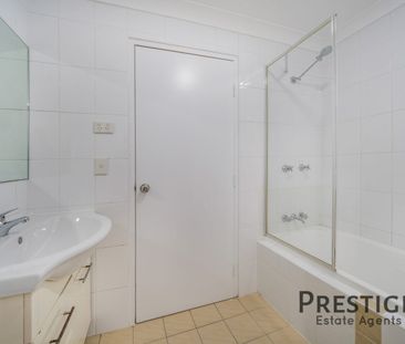 Entertainer's Delight - Spacious Ground Floor Apartment - Photo 6