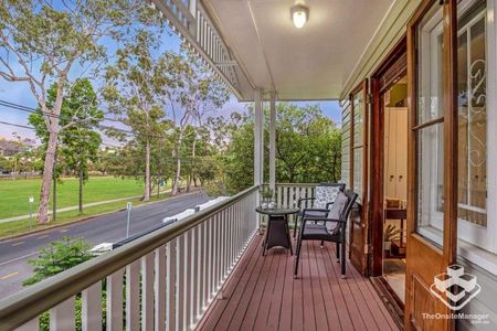 Furnished four bedrooms house at front of Park, Heart of Toowong - Photo 5