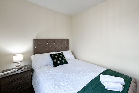 Room in a Shared House, Ashton Old Road, M11 - Photo 2