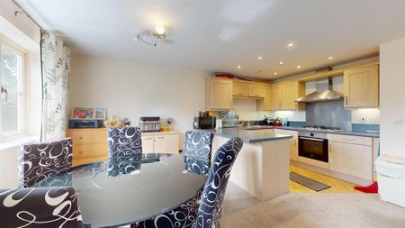 2 bedroom flat to rent - Photo 3