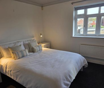 5 bedroom detached house to rent - Photo 4