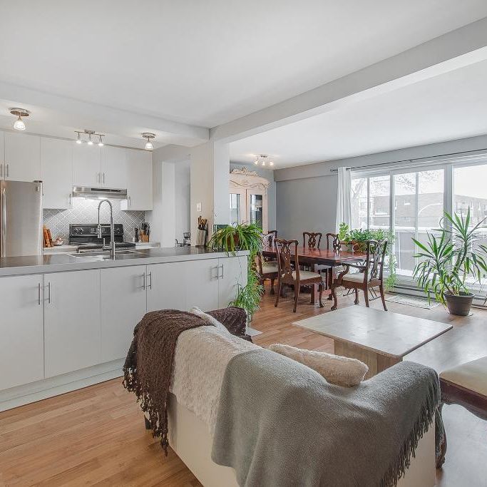 logement 5 1/2 avec cuisine rénovée, stationnement, 3 chambres à coucher, Duvernay, Laval - Photo 1