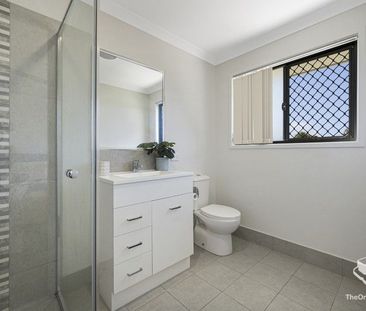 Pristine modern 3 bedroom townhouse - Photo 5