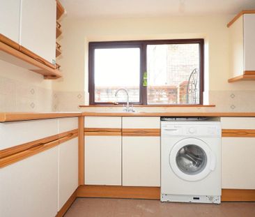 3 bedroom detached bungalow to rent - Photo 3