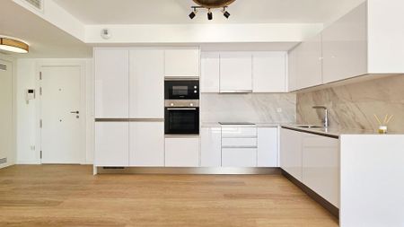 3 room luxury Flat for rent in Estepona, Andalusia - Photo 5