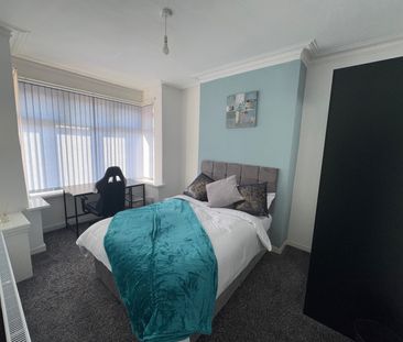 Room in a Shared House, Claremont Road, M14 - Photo 2