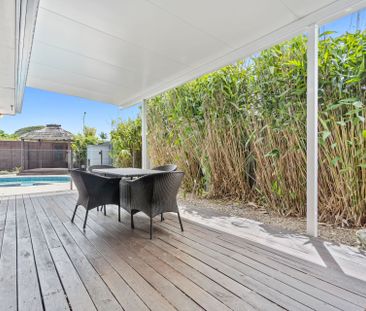 Stunning Family Home in Broadbeach Waters - Photo 5