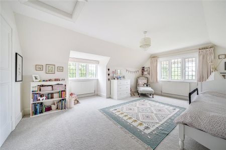 4 bedroom end of terrace house to rent - Photo 2