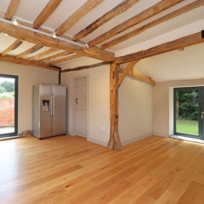 3 bedroom barn conversion to rent - Photo 1