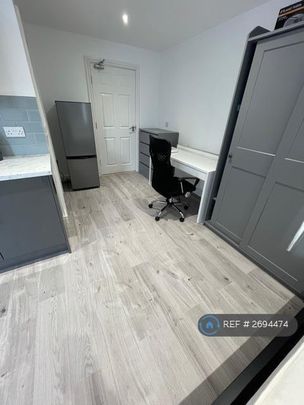 Studio to rent - Photo 1