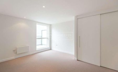 Pump House Crescent, Brentford, TW8 - Photo 3