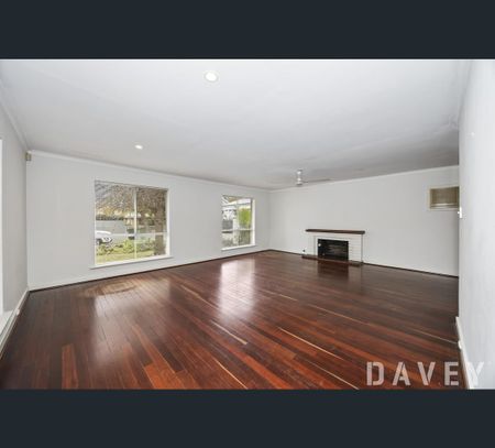 33 Gwenyfred Road, Kensington, WA 6151 - Photo 2