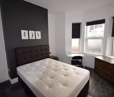 6 bedroom property to rent - Photo 2