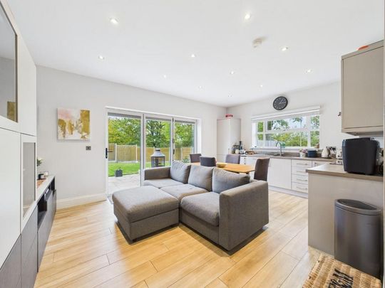 2 bedroom detached bungalow to rent - Photo 1