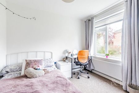 4 bedroom semi-detached house to rent - Photo 3