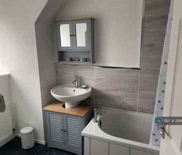 2 bedroom end of terrace house to rent - Photo 3