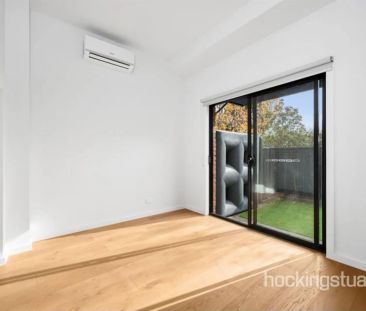 Perfectly positioned - Photo 1