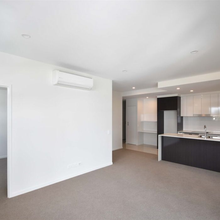 Spacious Living AND Roof Deck entertainment area - Photo 1