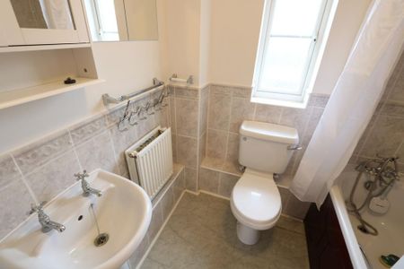 2 bedroom terraced house to rent - Photo 4