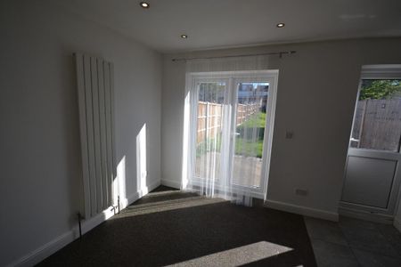 3 bedroom terraced house to rent - Photo 2