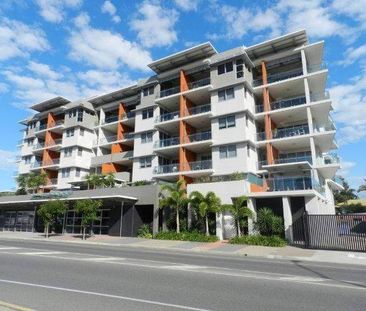 Stylish Apartment over looking the water - Photo 1